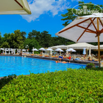 Grand Hotel Varna sunbathing...around the pool