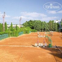 Dolphin tennis courts near Grand Hotel