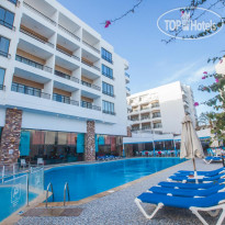 Взрослый бассейн в Marlin Inn Azur Resort 3*