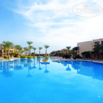20 открытых бассейнов (половина с подогревом в зимнее время) в Jaz Aquamarine Resort 5*