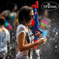 Charmillion Club Aqua Park Water War Game