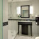 Hampton by Hilton Swinoujscie Accessible Room . Ванная комна
