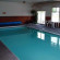 Econo Lodge Inn & Suites Kamloops Крытый бассейн