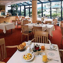 Mercure Hotel Duesseldorf Seestern Завтрак в ресторане