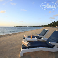 Nusa Dua Beach Hotel & Spa Sunrise at the beach