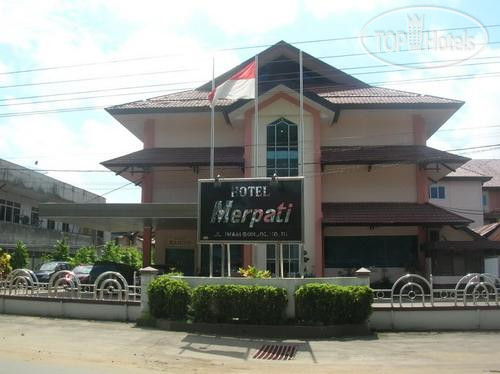 Фотографии отеля  Merpati Pontianak Hotel 2*