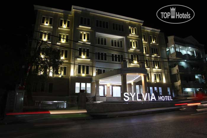 Фотографии отеля  Sylvia Hotel Kupang 2*