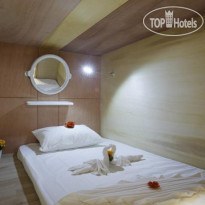 Capsule Hotel & Sauna 