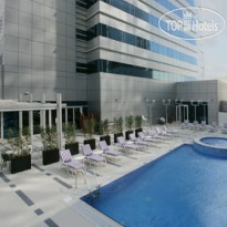 Premier Inn Abu Dhabi Capital Centre Экстерьер отеля. Открытый басс