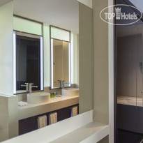 Aloft Dubai Creek Guest Room Bathroom