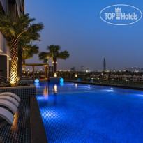 Aloft Dubai Creek Pool with Creek view