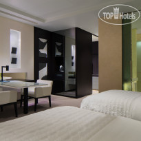 Le Meridien Dubai Hotel & Conference Centre Le Royal Club Twin Guestroom