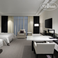 Le Meridien Dubai Hotel & Conference Centre Le Royal Club Twin Guestroom
