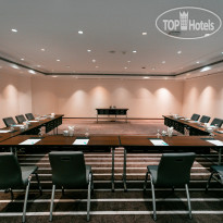 Le Meridien Dubai Hotel & Conference Centre Granada Meeting Room