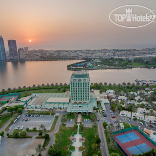 Фото отеля Holiday International 4*