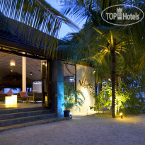 Lily Beach Resort & Spa Huvahendhoo Vibes Bar