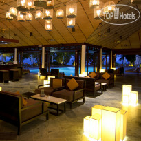 Lily Beach Resort & Spa Huvahendhoo Vibes Bar