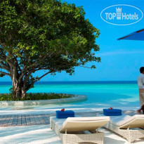 MAIN INFINITY POOL в Dusit Thani Maldives 5*