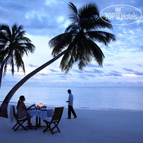 Shangri-La Villingili Resort & Spa Romantic dinner on the beach