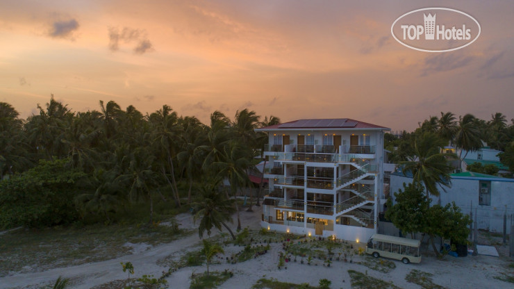 Фотографии отеля  Reef Edge Thulusdhoo 4*