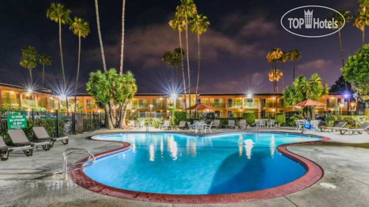 Фотографии отеля  Vagabond Inn Costa Mesa Hotel 2*