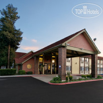 Best Western Plus Town & Country Lodge 