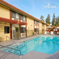 Best Western Plus Town & Country Lodge 