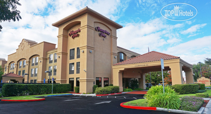 Фотографии отеля  Hampton Inn Oakland-Hayward 3*