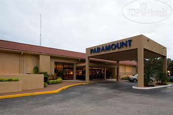 Фотографии отеля  Paramount Plaza Hotel & Suites 3*