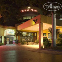 Crowne Plaza Fort Myers at Bell Tower Shops 