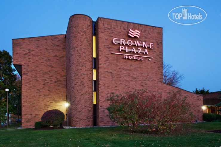 Фотографии отеля  Crowne Plaza Grand Rapids - Airport 3*