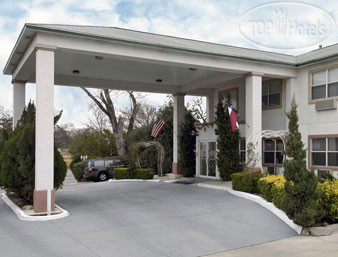 Фотографии отеля  Days Inn Suites Fredericksburg 2*