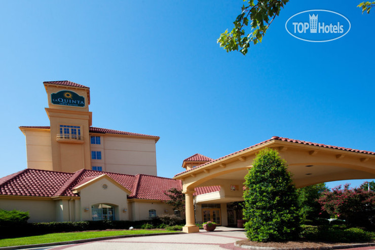 Фотографии отеля  La Quinta Inn & Suites Greensboro 2*