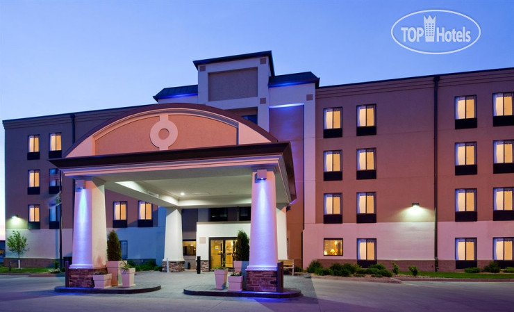 Фотографии отеля  Holiday Inn Express Fargo-West Acres 2*