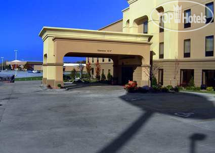 Фотографии отеля  Hampton Inn Kansas City-Near Worlds of Fun 2*