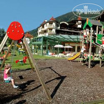 Sport & Spa Hotel Strass Детская площадка