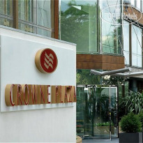 Crowne Plaza London Ealing Front Entrance