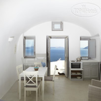 Liakada Oia Suites 