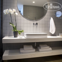 K29 Hotel Guestroom Bathroom