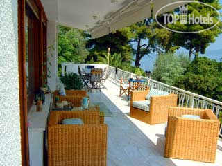 Фотографии отеля  Waterfront Villa St Theodoros APT