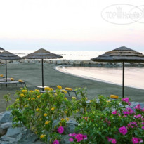 Crowne Plaza Limassol песчаный пляж с чистым песчаны