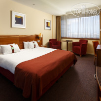 Holiday Inn Amsterdam Spacious King Bedroom