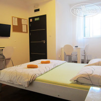 Apinelo Hostel & Apartments 