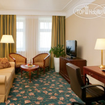 Moscow Marriott Tverskaya Hotel Просторный двухкомнатный "Угло