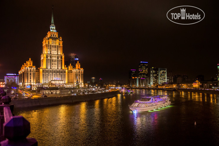 Москва пять. Рэдиссон коллекшн Москва. Radisson collection Hotel. Гостиница Рэдиссон ночью. Radisson Украина g63.