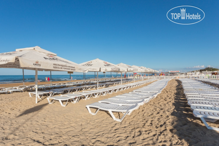 Пляж в Morea Family Resort & Spa 4*