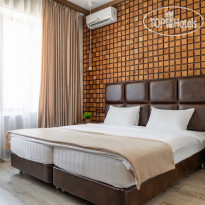 Red Wood Hotel 