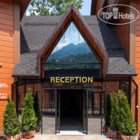 Red Wood Hotel 