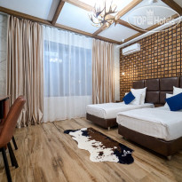 Red Wood Hotel 