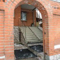 Alexandro House